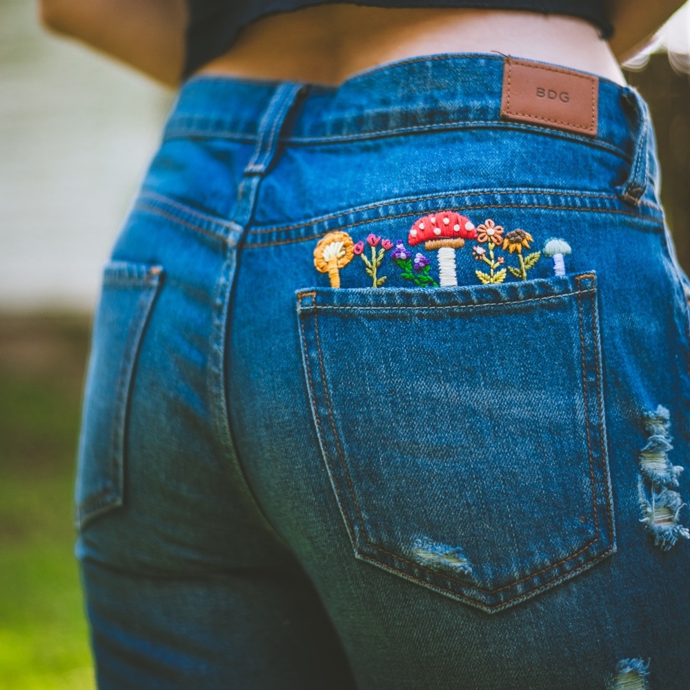 Hand embroidered used-like new BDG jeans size W26-27